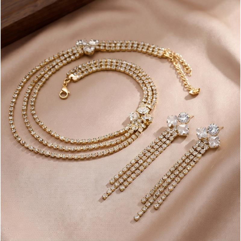 European and American fashion multi-layer claw chain hollow flower necklace, high-end sparkling diamond collarbone chain, light luxury versatile