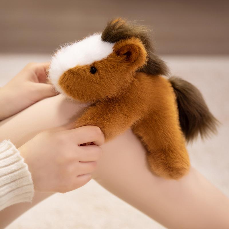 Taschenschatz liegende Tierpuppe Computertisch mit Puppe Pony Frosch kleine gelbe Ente Puppe Kindergeburtstagsgeschenk