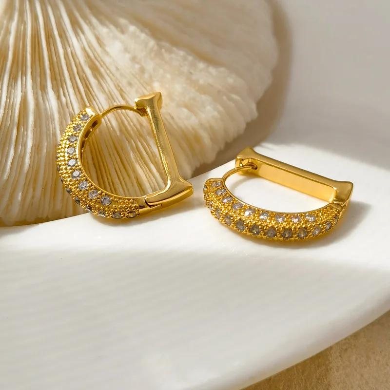 Fashion Design European and American Personality Shiny D Letter Asymmetric Earrings Sexy Party Queen Earrings for Women
