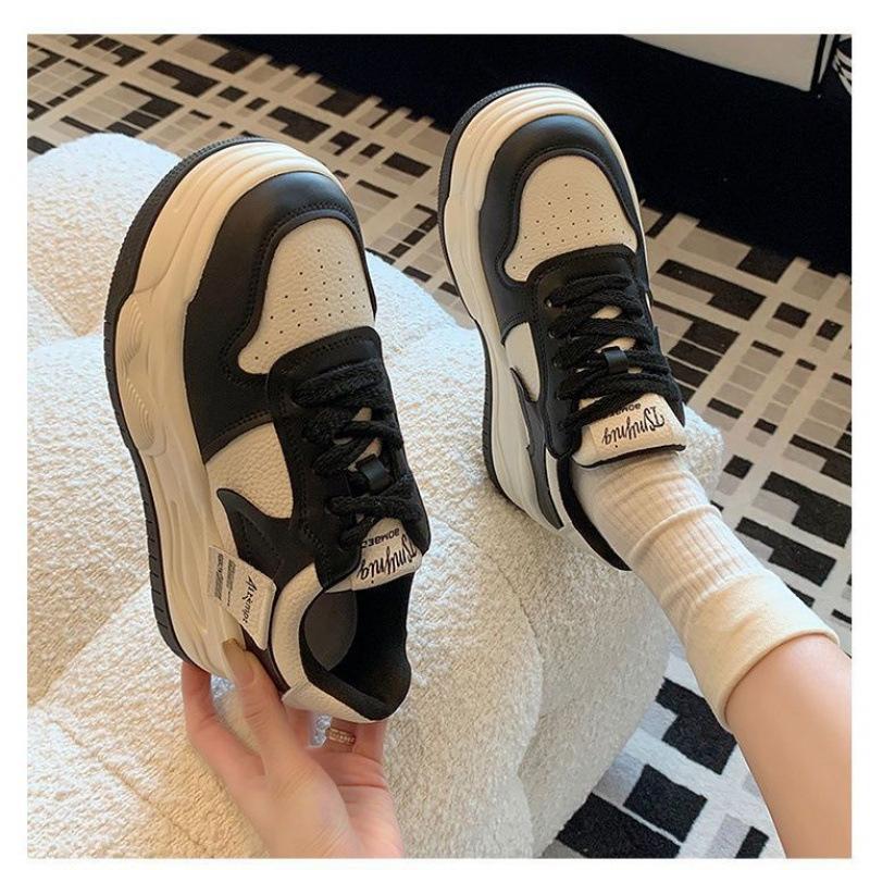 Height-increasing little white shoes women's 2025 muffin board shoes ins trendy versatile small casual shoes classic panda sneakers
