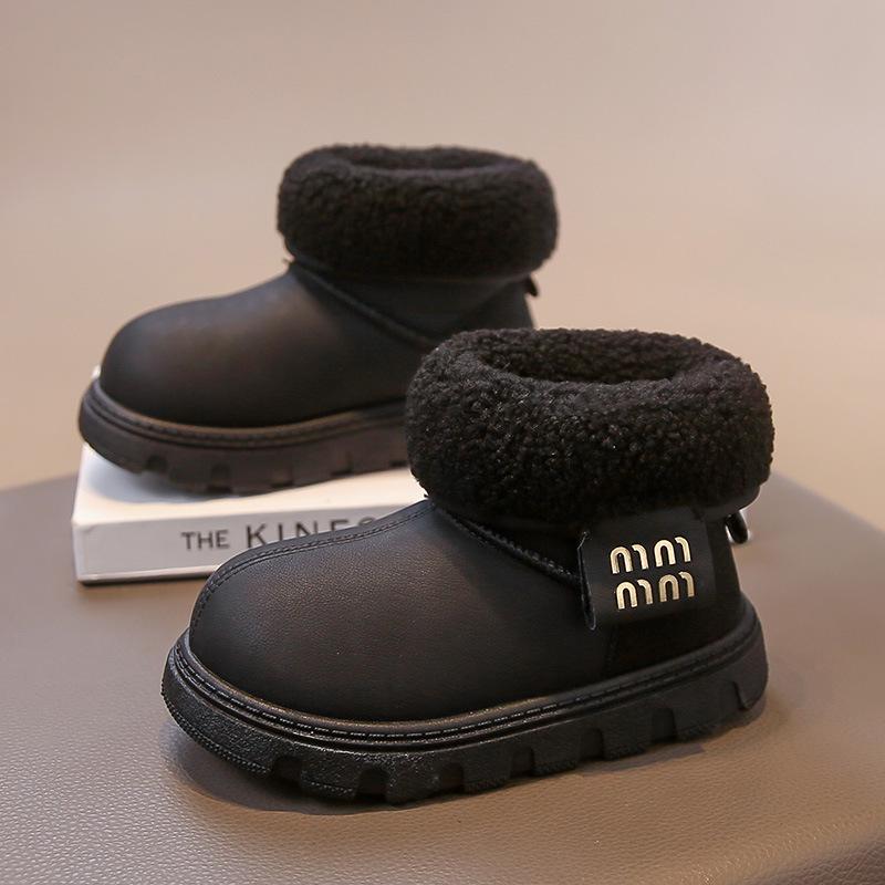 Dziecięce aksamitne ciepłe śniegowce 2025 zima nowe modne uniwersalne buty dla chłopców i dziewcząt wodoodporne i antypoślizgowe buty bawełniane