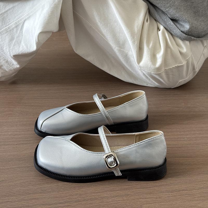 

Square head French Mary Jane shoes women s new shallow mouth small leather shoes with gentle and versatile evening wind single shoes children 40 серебряный