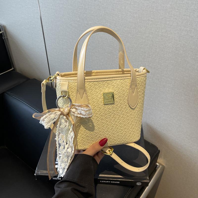 Niche handbag women's new popular fashion versatile high-end single shoulder crossbody bucket bag