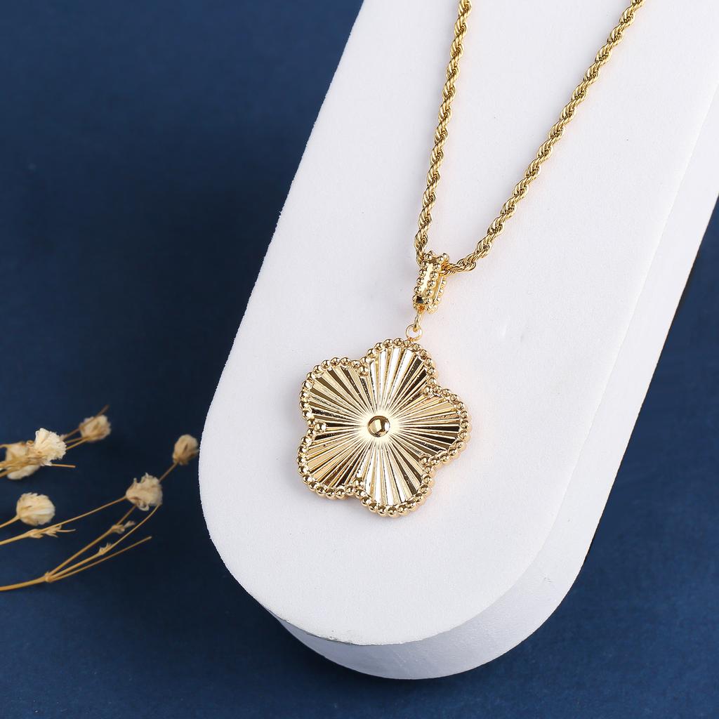 45cm/60cm Stainless Steel Laser Five-Leaf Flower Pendant Sweater Chain Classic For Woman Party Trend Jewelry Fine Clover Female