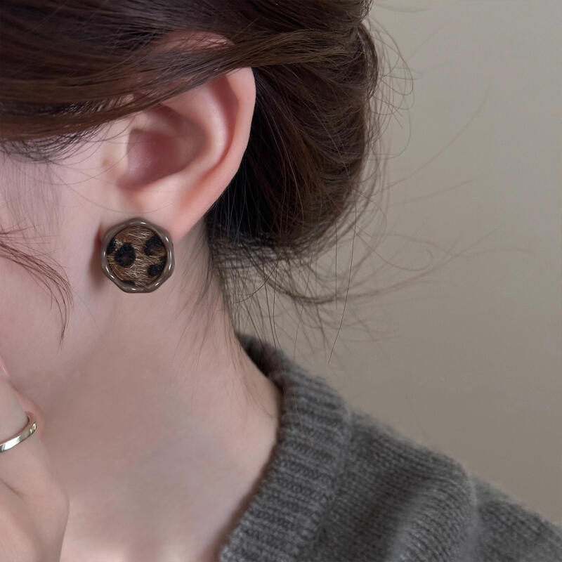 2026 Fashion Leopard Print Round Stud Earrings for Women Girl Exquisite Compact Small Earrings Daily Commute Jewelry Accessories