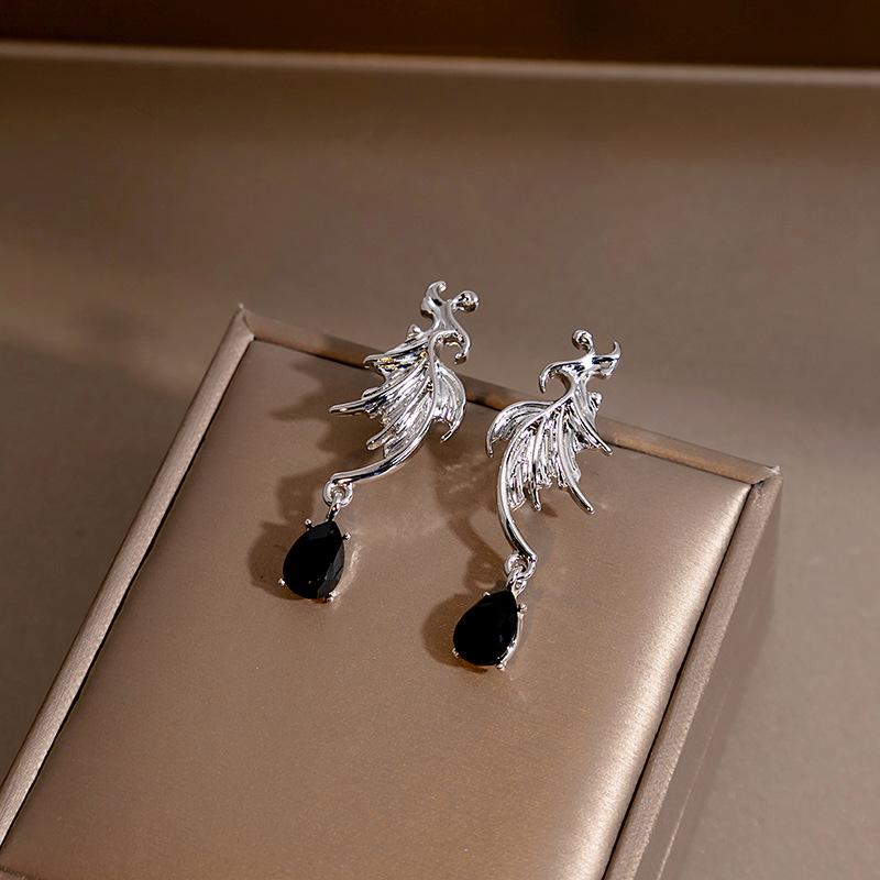 Серьги-гвоздики «Летучая мышь», Подвеска «Черный лунный камень», Персонализированный панк-стиль, Серьги в стиле «Сладкая и холодная».