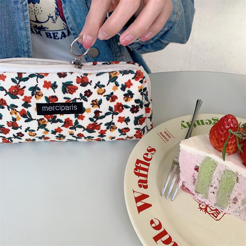 

Velvet Soft Retro Makeup Bag Lipstick Bag With Floral Pattern For Daily Use StyleA