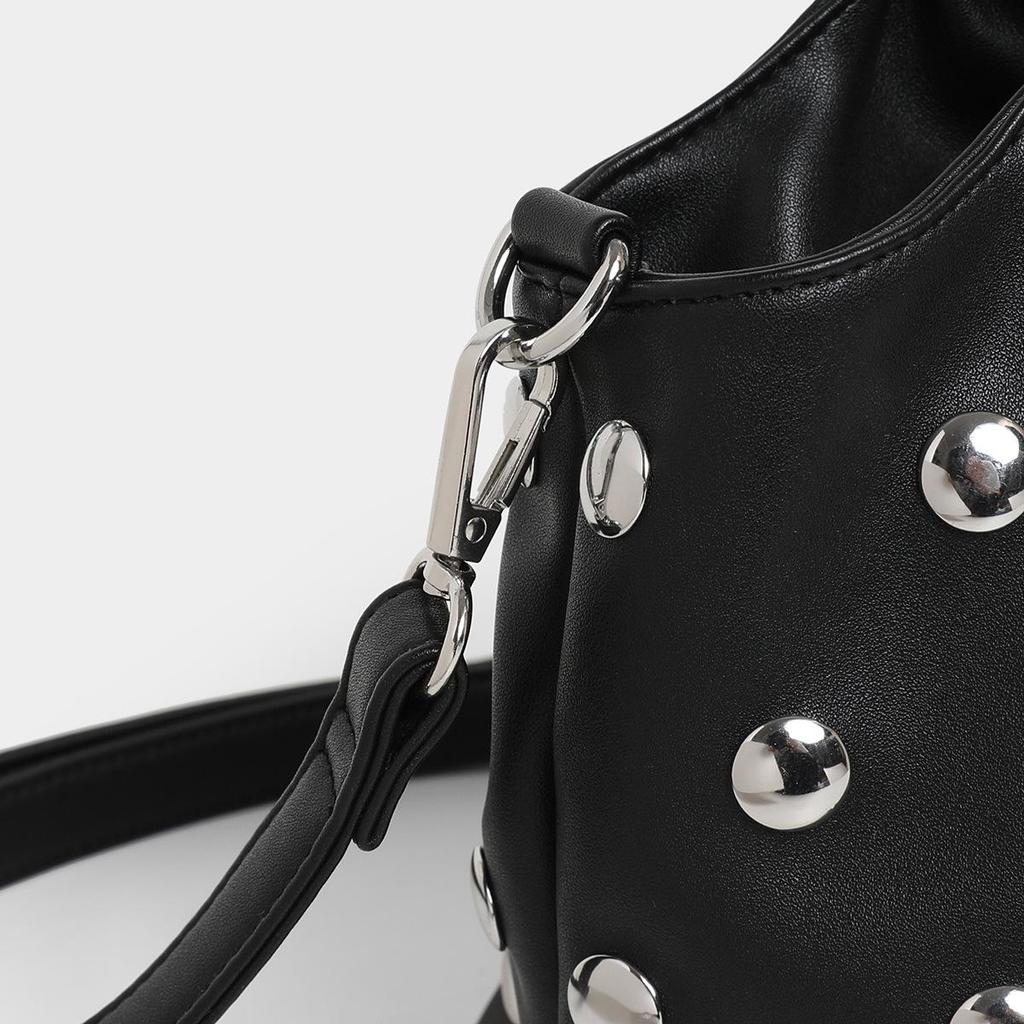Trendy Minimalist Rivet Shoulder Bag: Versatile Vintage-Style Handbag for Women