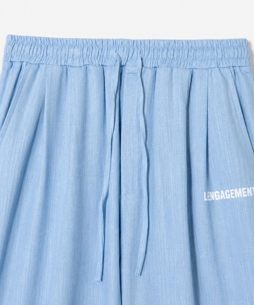 LENGAGEMENT Two-Tuck Wide Elastic Denim Slacks [Light Blue]