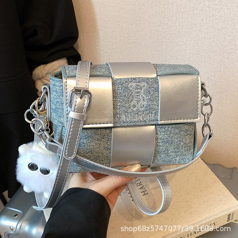 Niche design versatile crossbody bag women's 2025 new fashion contrast woven retro shoulder small square bag
