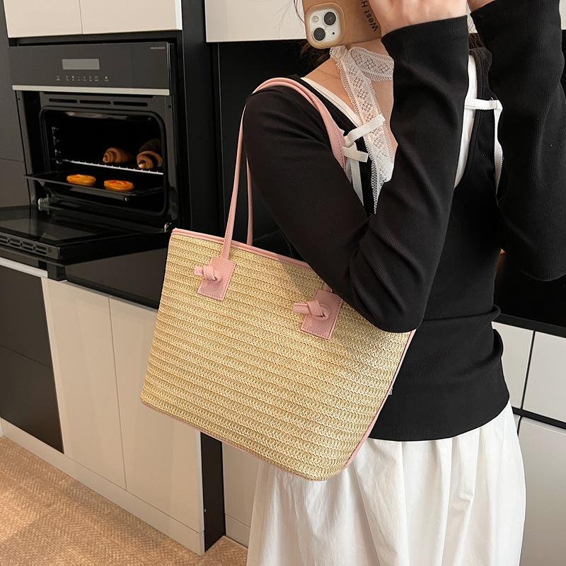 Large capacity straw woven bag women's new fashion versatile shoulder bag beach portable woven tote bag