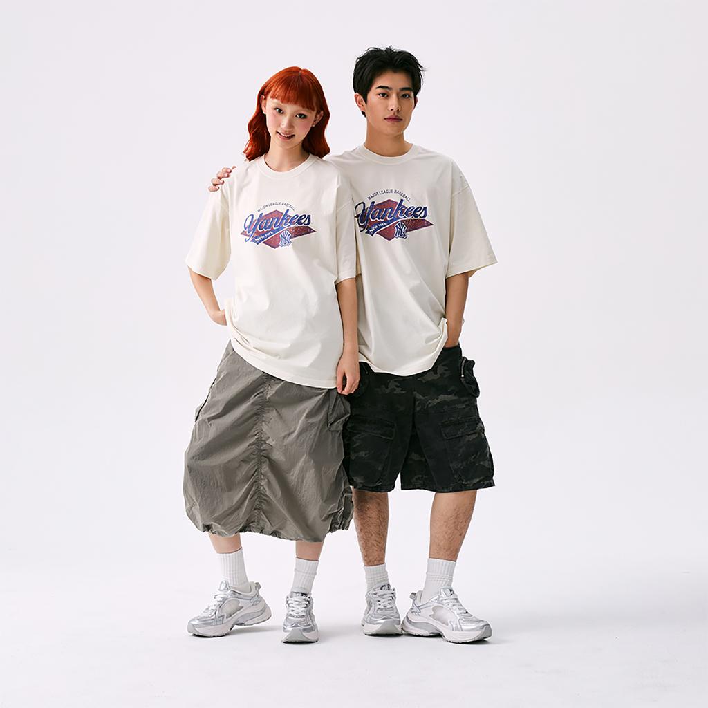 New MLB Preppy Style Collection New York Yankees SS25 T Shirt Unisex Deep Ivory 3ATSV0753-50CRD
