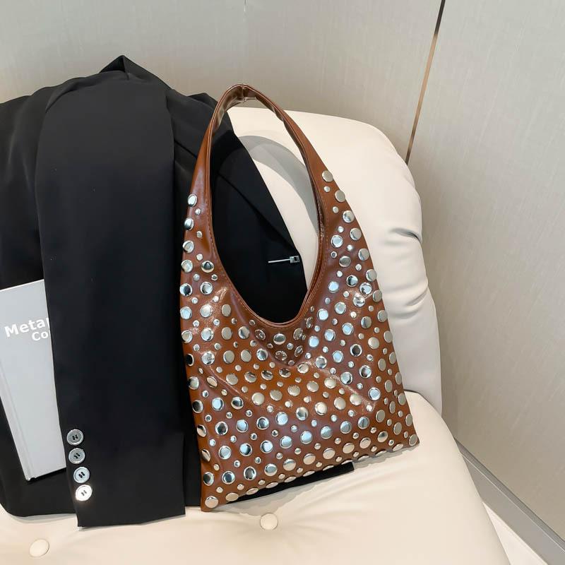New Summer Rivet Shoulder Bag2026 Brand Fashi High-end Quality Leather Versatile Cool Solid Color Commuter Bucket Underarm Bag
