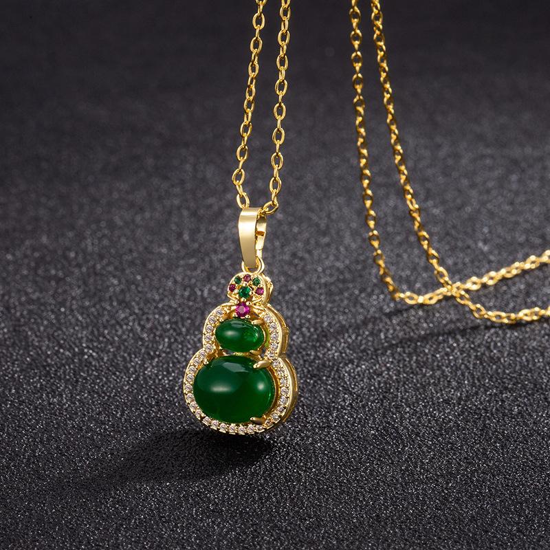 New Chinese-style retro chalcedony green gourd necklace for women, inlaid with diamonds, elegant and luxurious, with a high-end feel, versatile