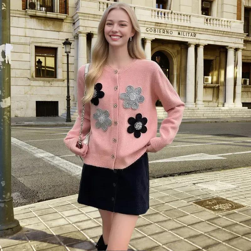 

Осень и зима новая мода контрастные цвета нижний край вязаный крючком цветок трехмерное украшение вязаный кардиган с круглым вырезом куртка топ average size