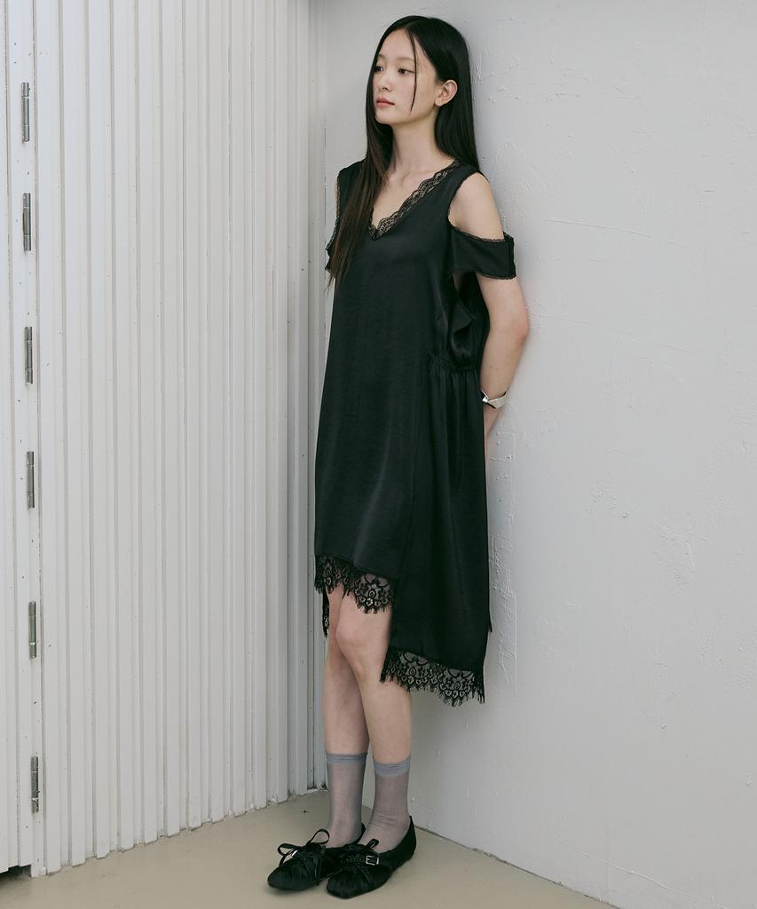 Beleudeunua Lace Trim Satin Dress (Black)