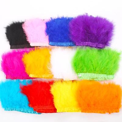 DIY Třásně z krůtího peří pro ozdoby na pokrývku hlavy a korsáž