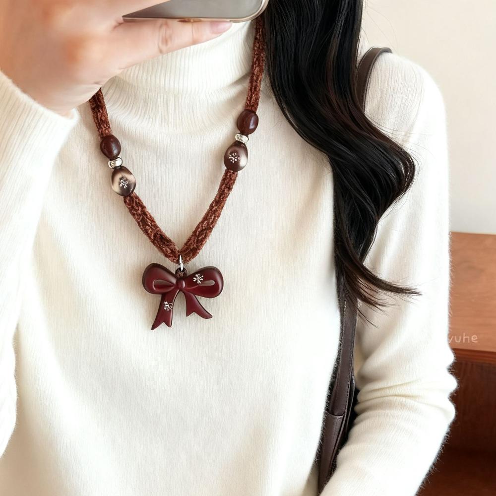 Mode Persönlichkeit Maillard Rot Schleife Anhänger Braun Plüsch Halskette für Damen Herbst Winter Retro Pullover Kette Zubehör Schmuck