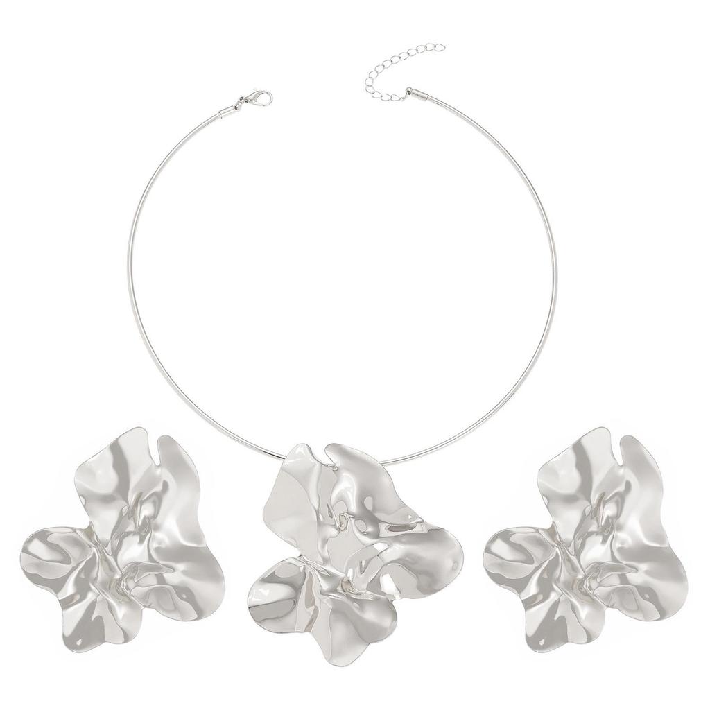 Retro Geometric Pleated Choker & Earring Set with Metal Flower Necklace