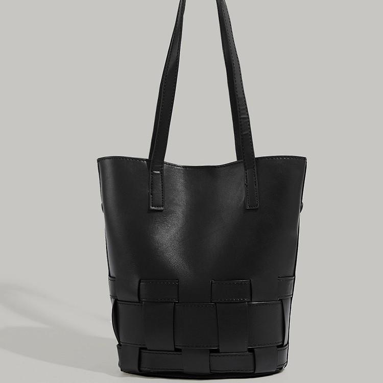 2024 New High-End Woven Fashion Versatile Single Shoulder Bucket Bag Commuting Outgoing Simple Basket Bag for Women Trendy