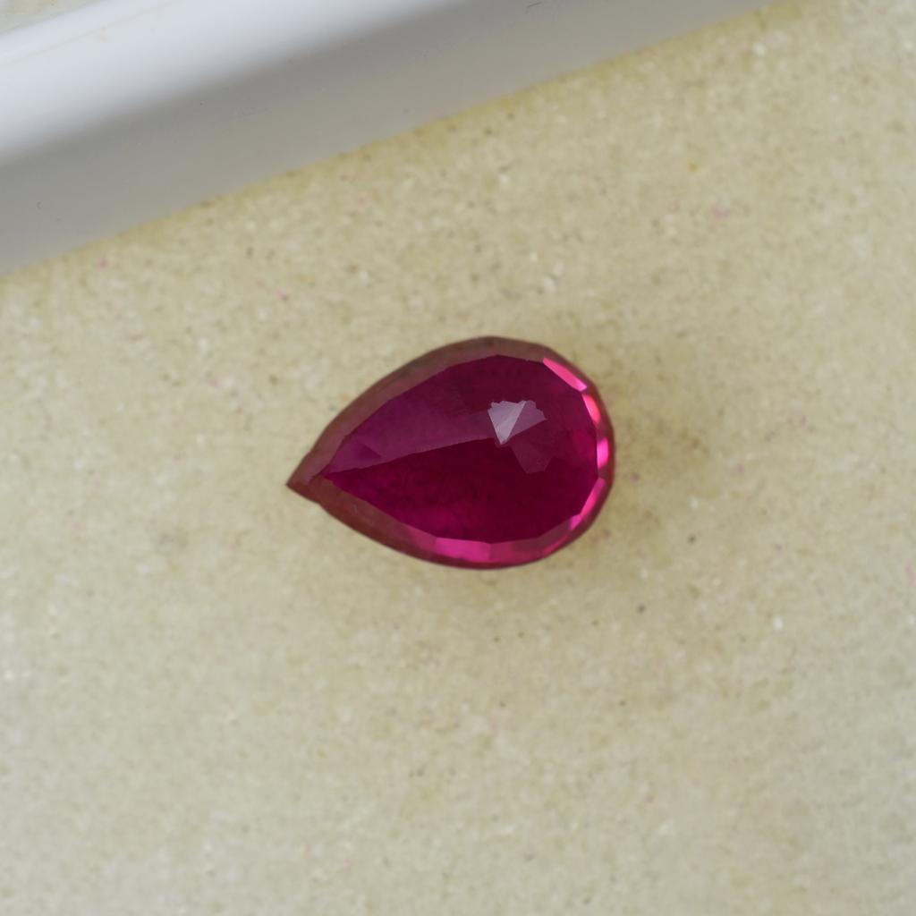 Ausgezeichneter Birnenschliff 3,70 Karat Natürlicher Rosa Rubin ZERTIFIZIERTER Loser Edelstein M-913-Ra