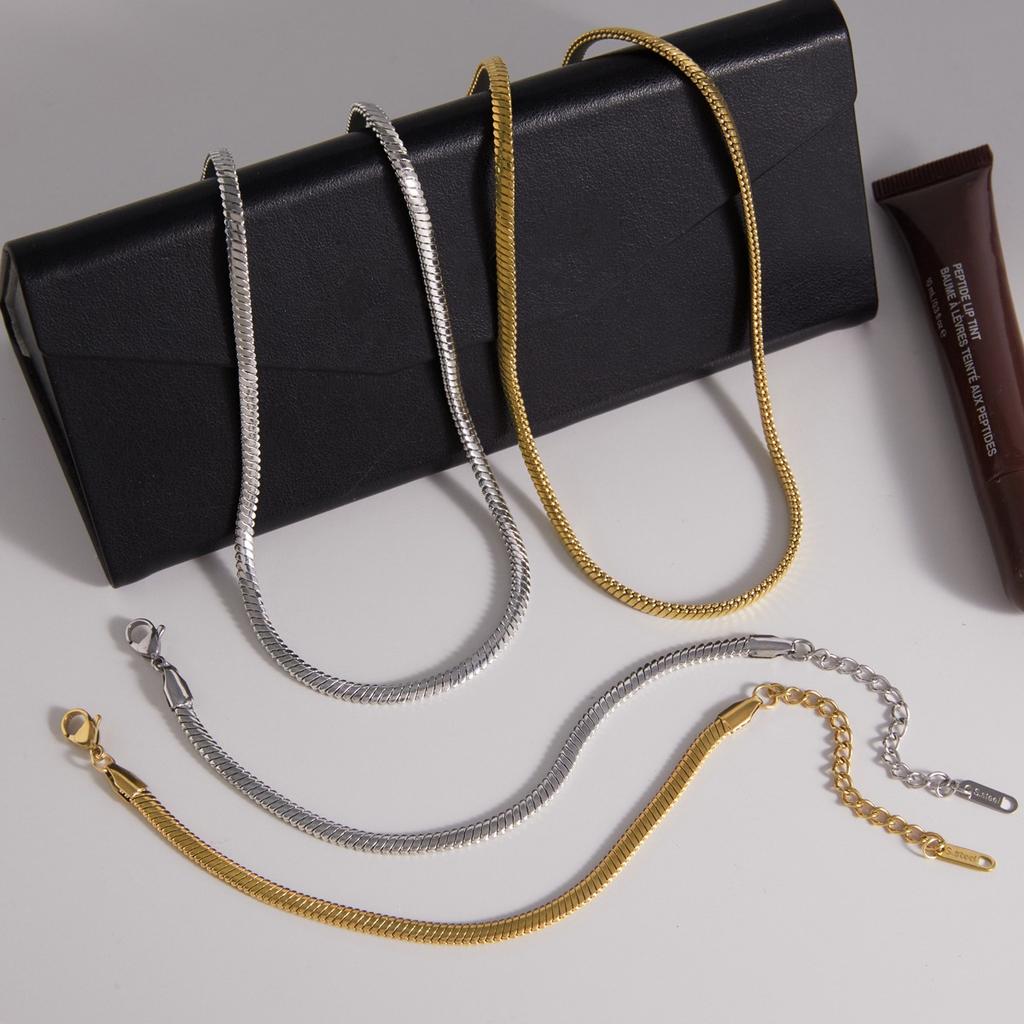 European and American titanium steel necklaces, niche snake bone chains, light luxury hand accessories, stainless steel necklaces, accessories,