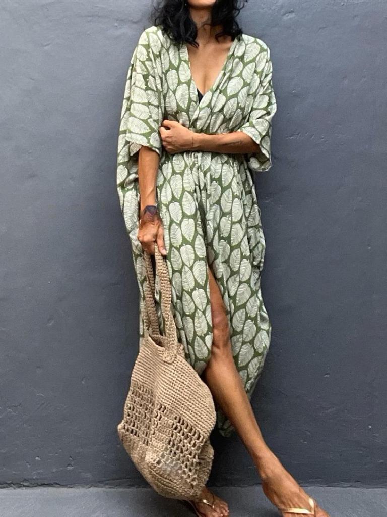 Cardigã Cover-Up de Viscose com Estampa de Folhas e Proteção Solar