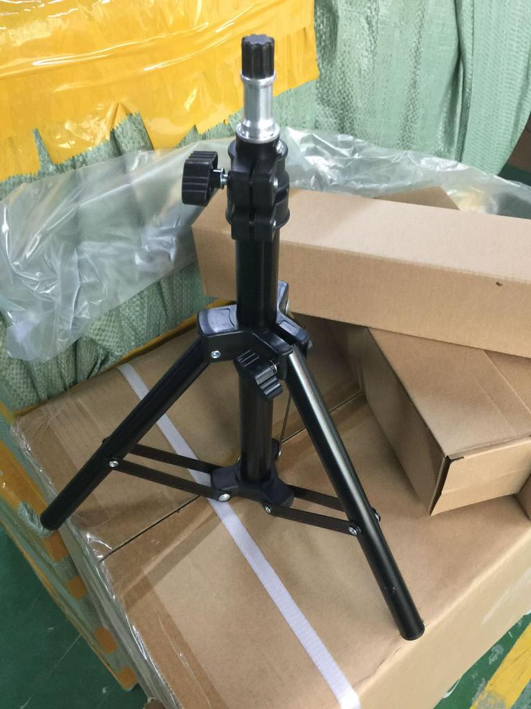 Adjustable Metal Light Stand: 1.9m To 2.8m, Ideal for Studio and Photography Tripod