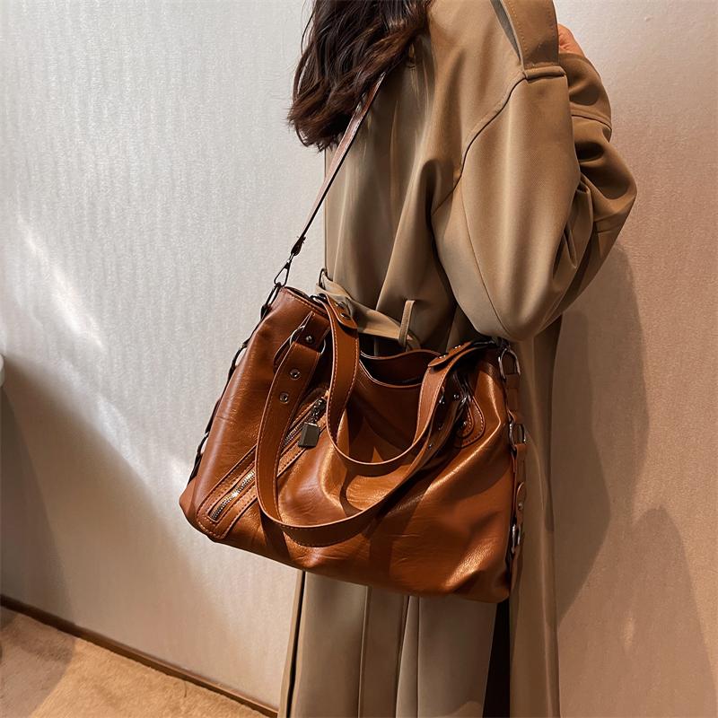 Women's Large Soft Leather Shoulder Handbags 2023 Big Size Designer Crossbody Bag All Match Tote Bag Female Casual Messenger Bag