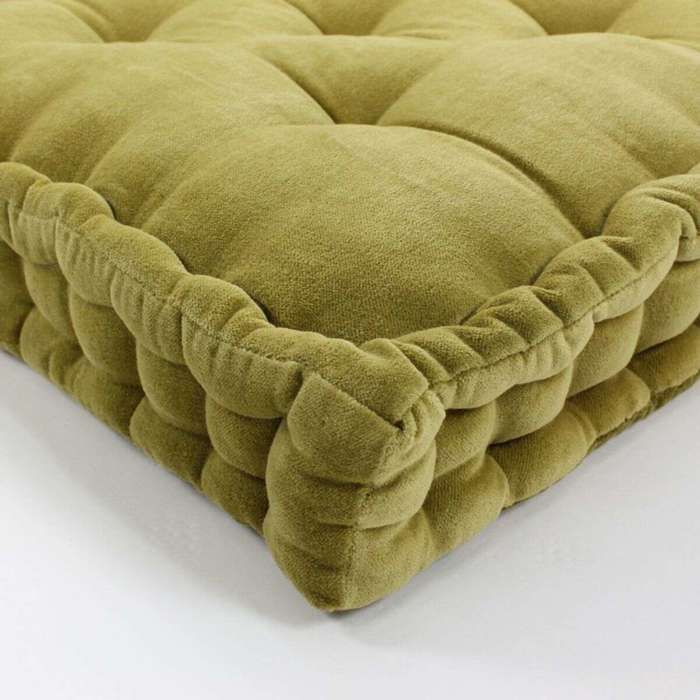 Pouf tapissier en velours de coton uni vert mousse 40x40