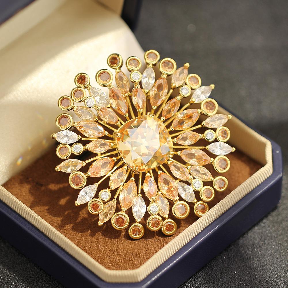 European and American high-end light luxury exaggerated yellow crystal corsage atmospheric luxury inlaid stone micro-inlaid zircon flower pin brooch
