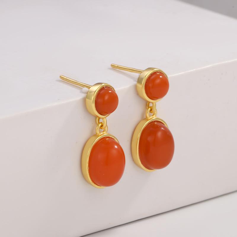 S925 sterling silver earrings for women, with natural ruby inlay and a minimalist design that is niche, high-end, and atmospheric