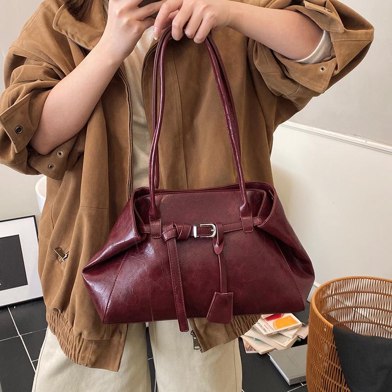 

Premium texture retro large capacity shoulder armpit bag women s 2025 new autumn and winter versatile commuter handbag бордовый
