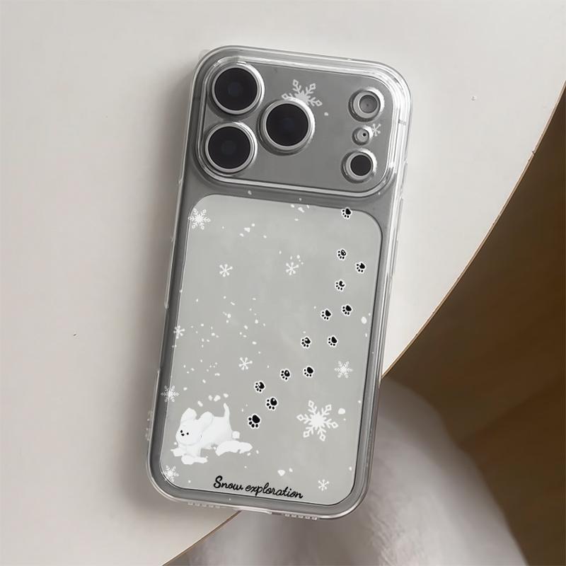Playing in the snow in winter, cat and puppy are suitable for Apple 16 transparent 17promax mobile phone case IP15 space case 14.