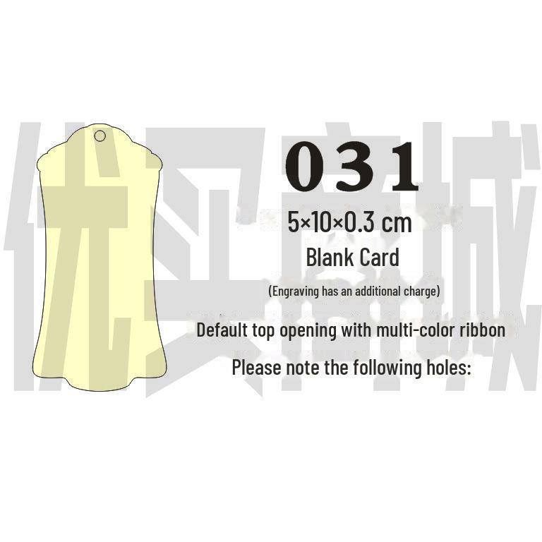 Gravovaná dřevěná karta s přáním s prázdnou visačkou a závěsnou cedulkou