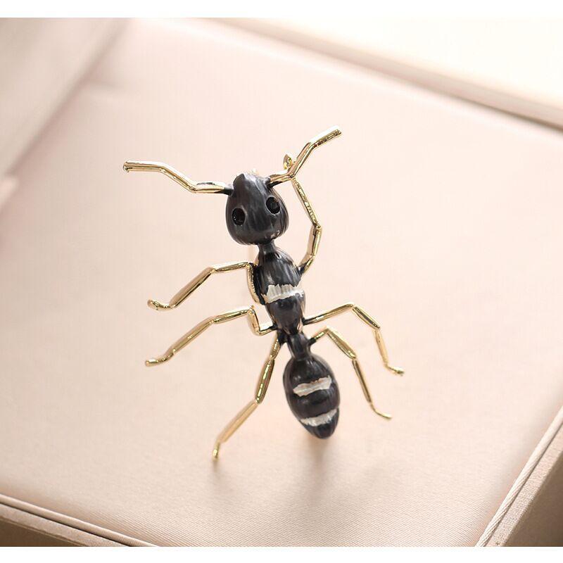 

Унікальна смугаста брошка-гігантська мураха, чарівна тваринна шпилька One Size чорний