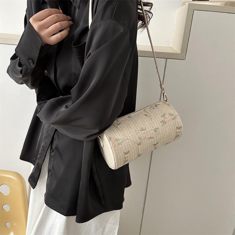 Fashionable Embroidery Female Crossbody Bags  Summer Trendy All-Matched Women Single Shoulder Pack Casual Ladies Barrel Bag