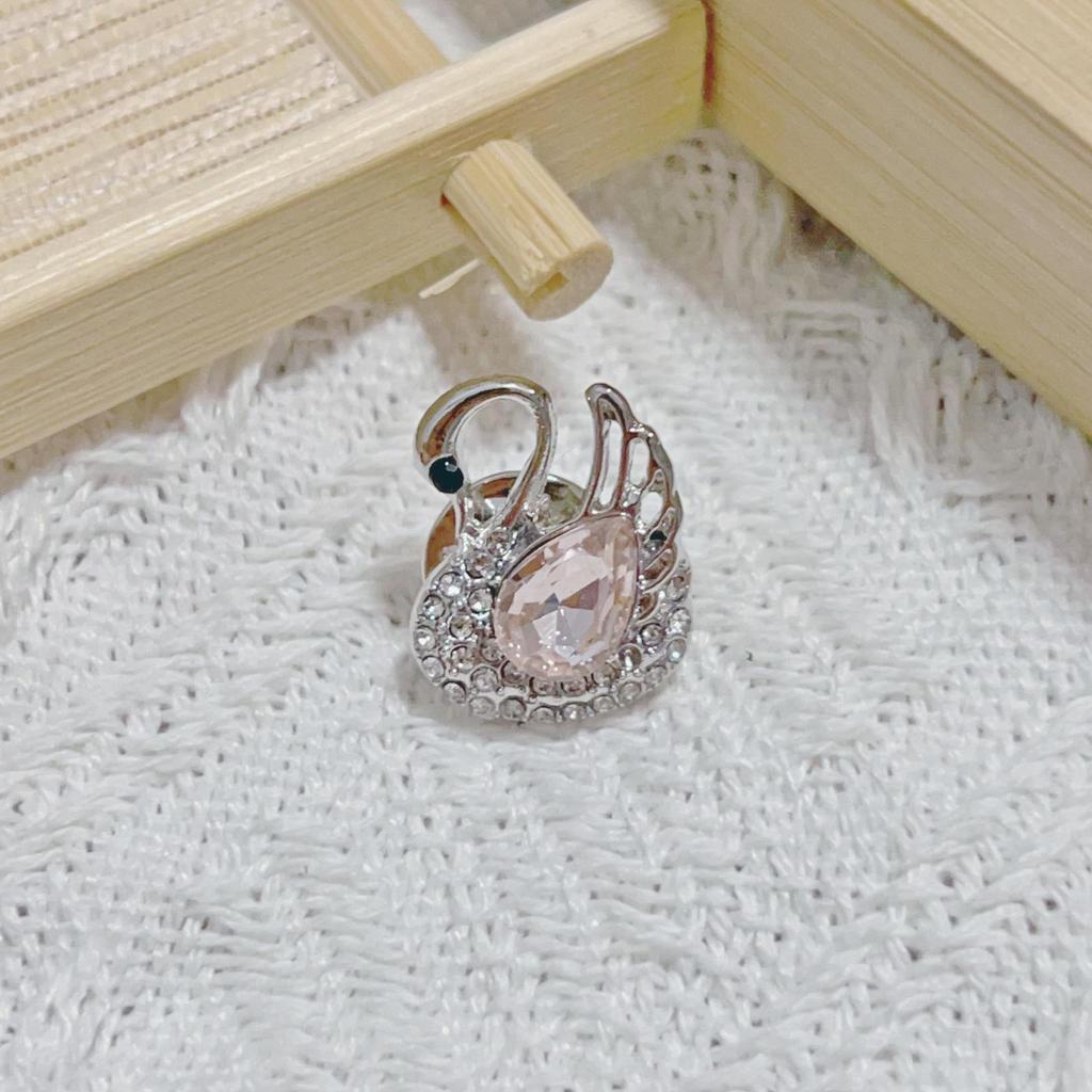 High-End Women's Butterfly Anti-Exposure Fashion Brooch