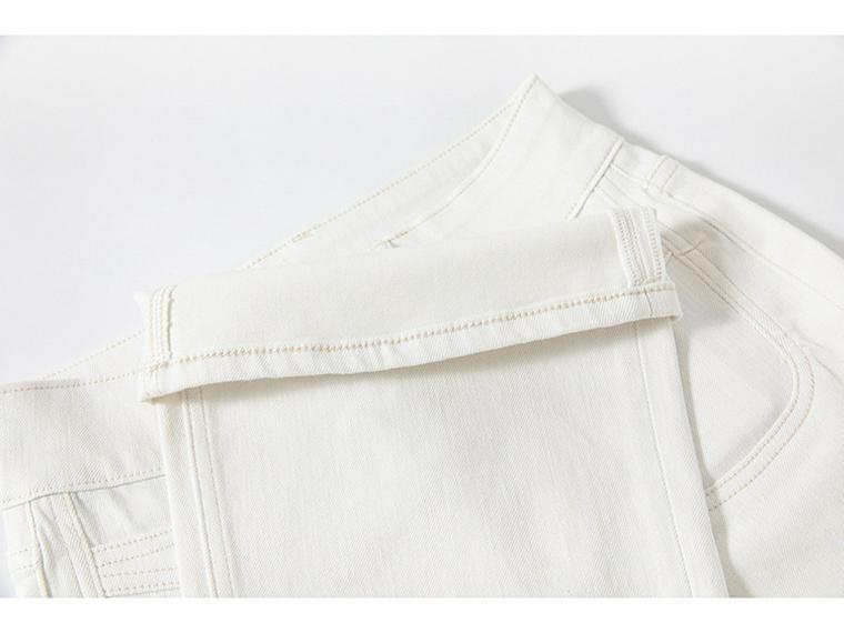 Women's High-Waist Micro-Flare White Denim Pants with Pockets - Four-Way Stretch Leg-Shaping Design for Spring 2026.