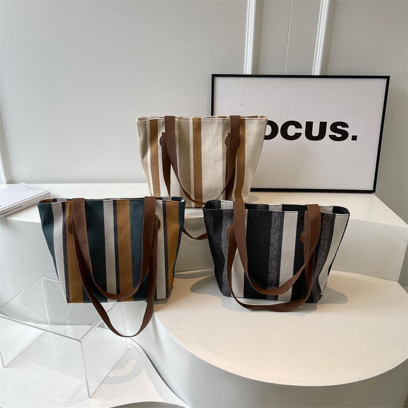 Холщовая большая сумка в контрастную полоску Женская сумка на плечо под мышками бежевый — фото 6