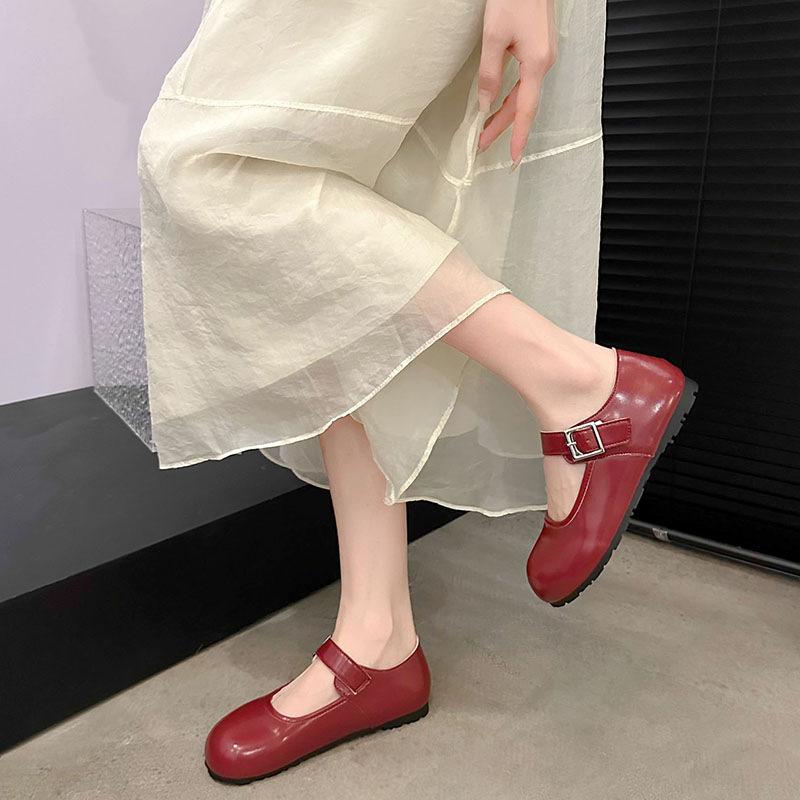 

Туфли Мэри Джейн с круглой головкой и пряжкой из одного слова, женские, весна-осень 2024 года, новые, с неглубоким горлом, на плоской подошве, с юбкой, нежные, маленькие, кожаные 35 красный