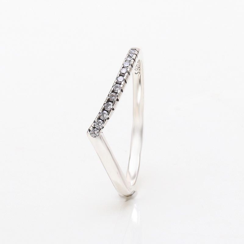 Timeless Silver-Plated V-Shaped Wishbone Ring: Light Luxury Fashion Gift Size 50 серебряный