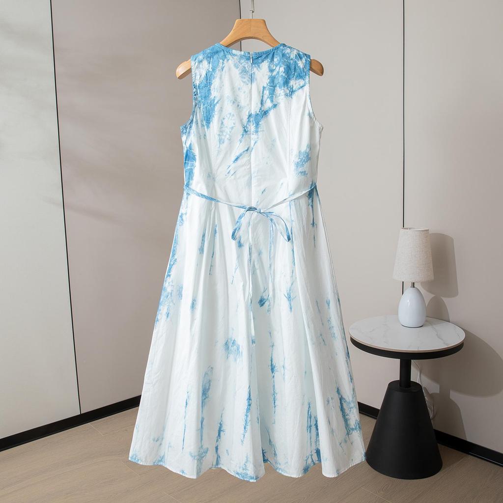 Yunnan Hand-Dyed High-Quality Women's Summer Vest Dress: Round Neck, Hollow Out Design, Waist-Cinching, Long-Length, Elegant Fit.