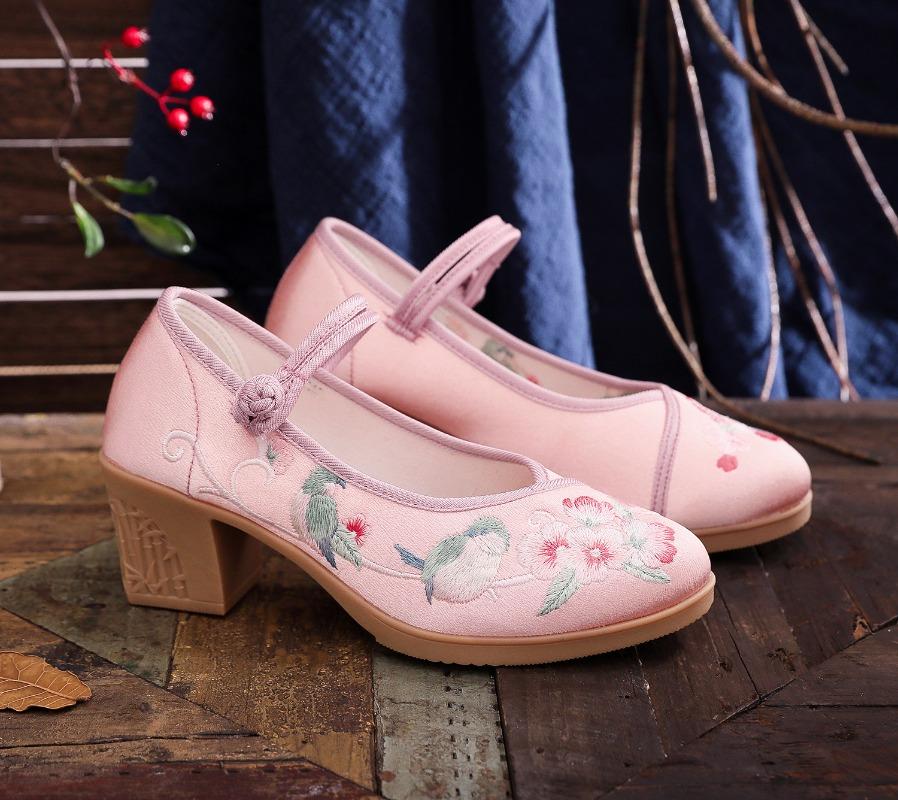 Maogu Tacco Quadrato Grosso Scarpe Nere con Tacco Alto da Donna Bocca Bassa 2024 Primavera Estate Nuovo Ricamo Cinese Scarpe di Stoffa Décolleté