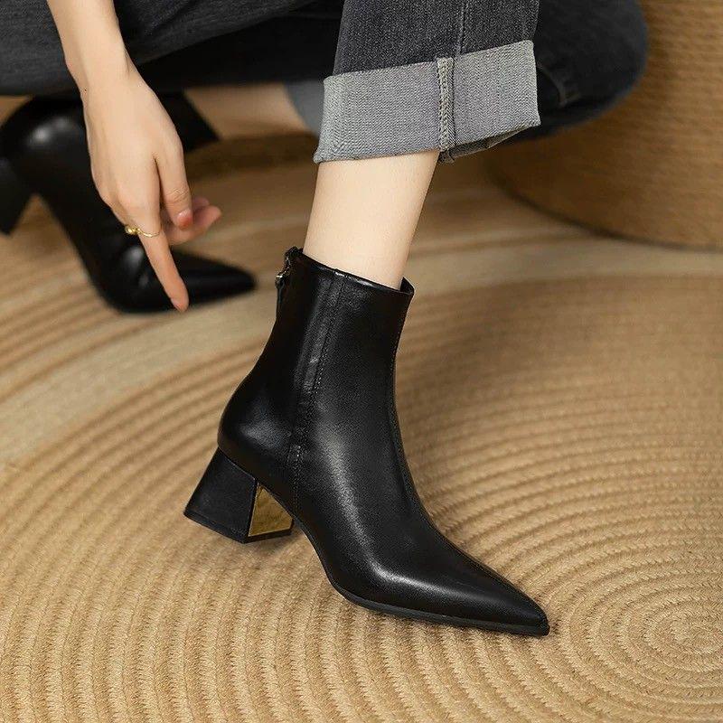 2025 Autumn/Winter French Retro Pointed Chunky Heel Chelsea Ankle Boots