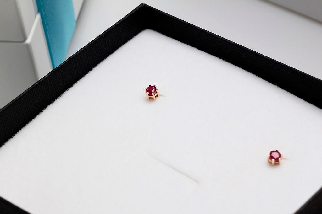 Gold Earrings with Rubies in Yellow Gold