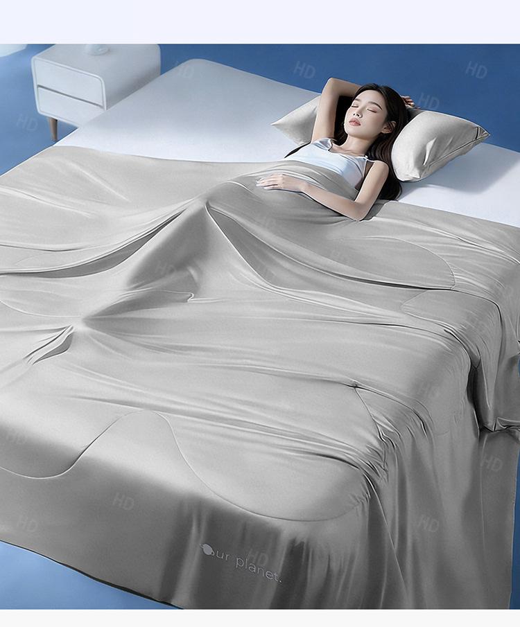 Spring/Summer Washable Ice Silk Quilt Set: Cool Summer Quilt & Thin Blanket with Cooling Fitted Sheet for Air Conditioning