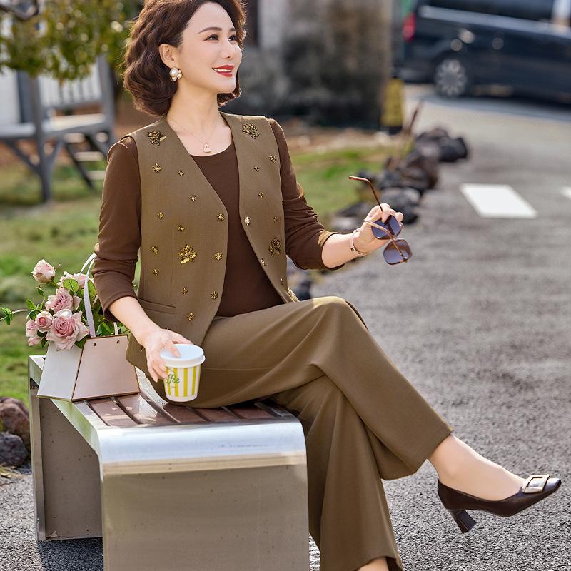 Elegant Spring Collection: Stylish Casual Suit for Mothers - Beaded Vest, T-shirt, and Trousers for Middle-Aged and Elderly Women 4XL (135-150 catty)