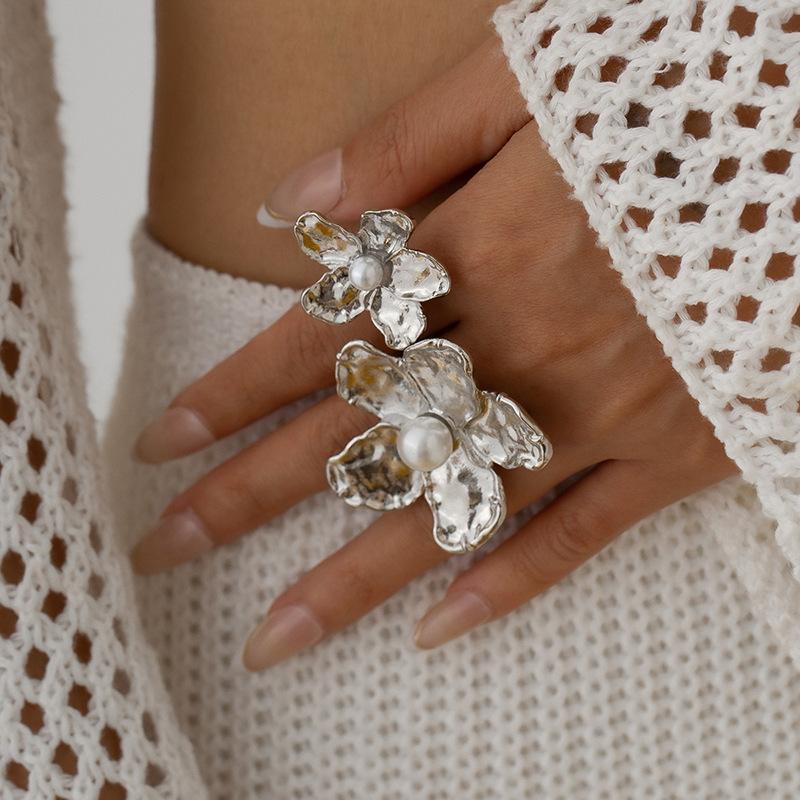 Irregular pearl flower finger ring fashion niche design ring personality exaggerated jewelry women