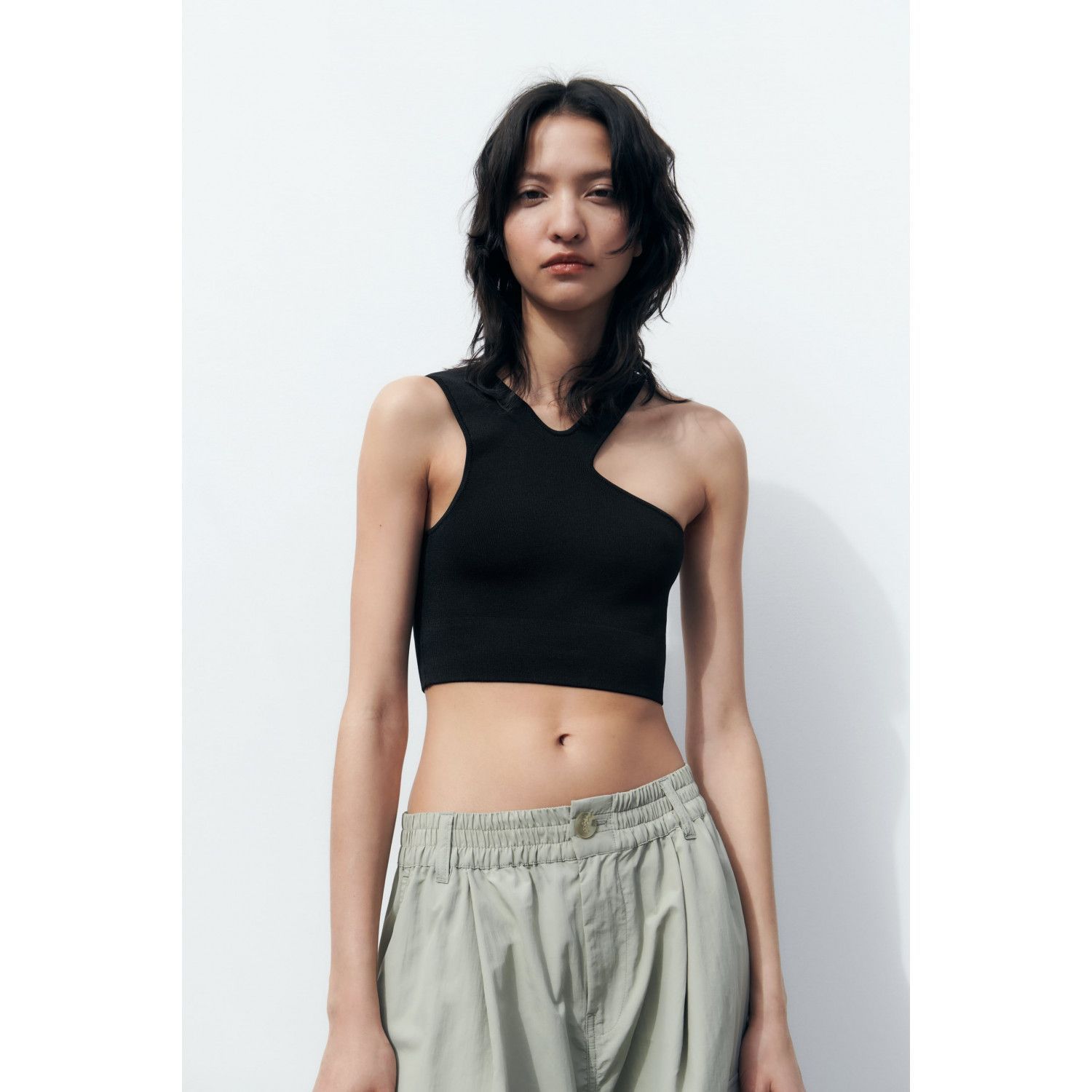 

KNIT CUT-OUT CROP TOP